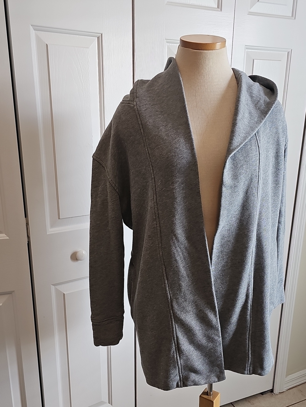 Community Aritzia Ionic Hooded Cardigan Womens Size XS Gray Fleece Open Front